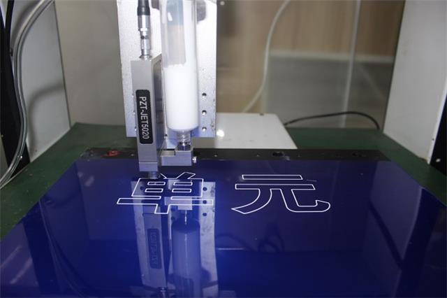 點(diǎn)膠打樣.JPG 點(diǎn)膠打樣.JPG