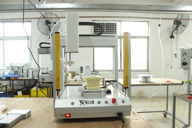 uv點(diǎn)膠機(jī).JPG uv點(diǎn)膠機(jī).JPG