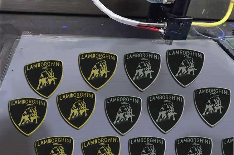 智能自動定位車標(biāo)點(diǎn)漆,視覺噴漆機(jī) 智能自動定位車標(biāo)點(diǎn)漆,視覺噴漆機(jī)